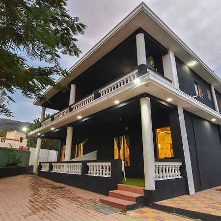 Black Stone Villa Karli Bagian luar foto