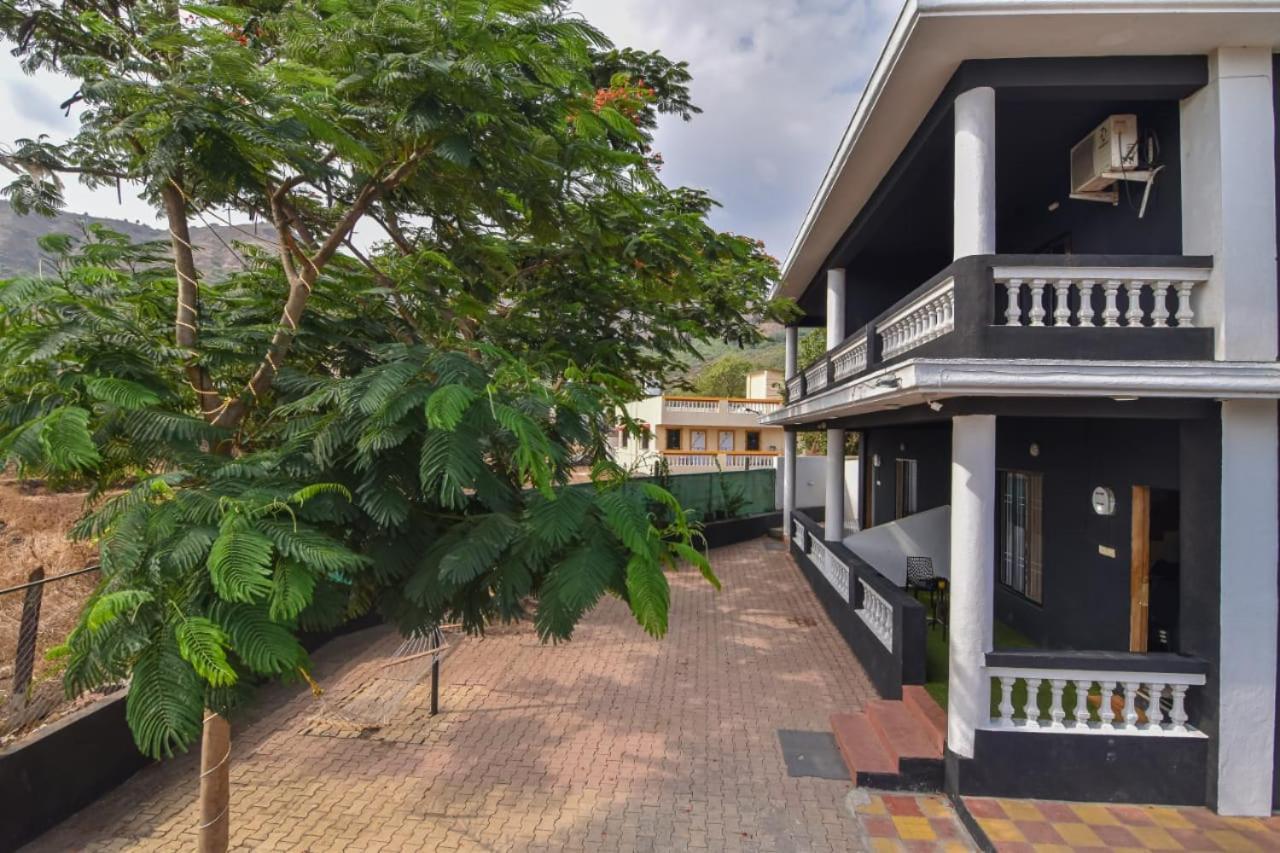 Black Stone Villa Karli Bagian luar foto